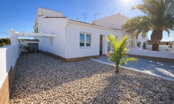 Bungalow - Resale -
            Ciudad Quesada - mjc-89345