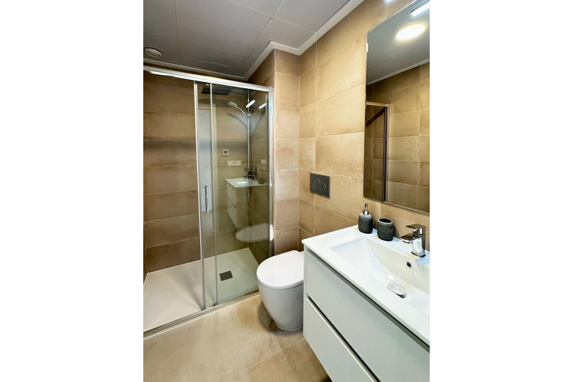 Obra nueva - Villa -
Dolores - polideportivo