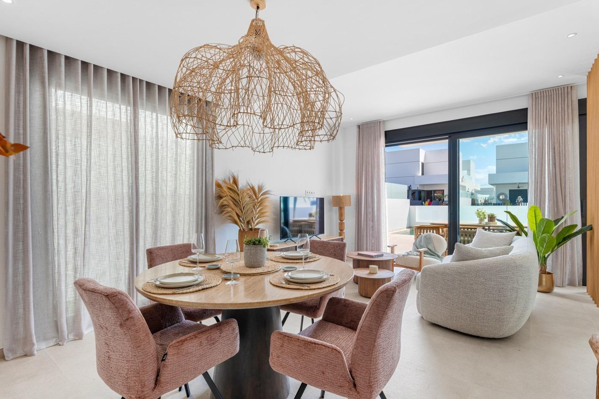 Obra nueva - Villa -
Dolores - Sector 3