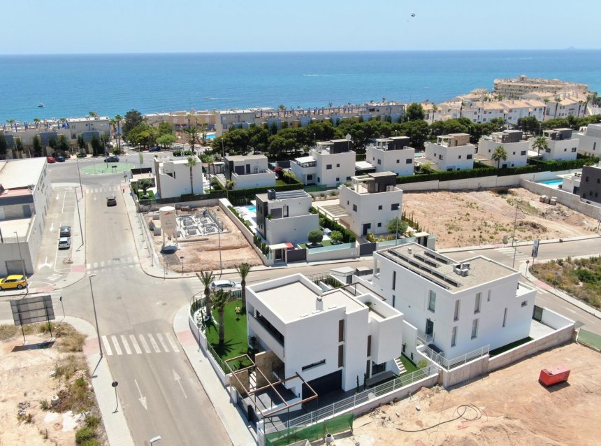 Obra nueva - Villa -
Orihuela Costa - Campoamor