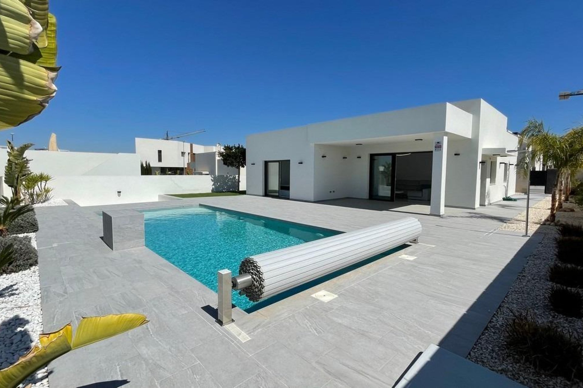 Obra nueva - Villa -
Rafal - polideportivo