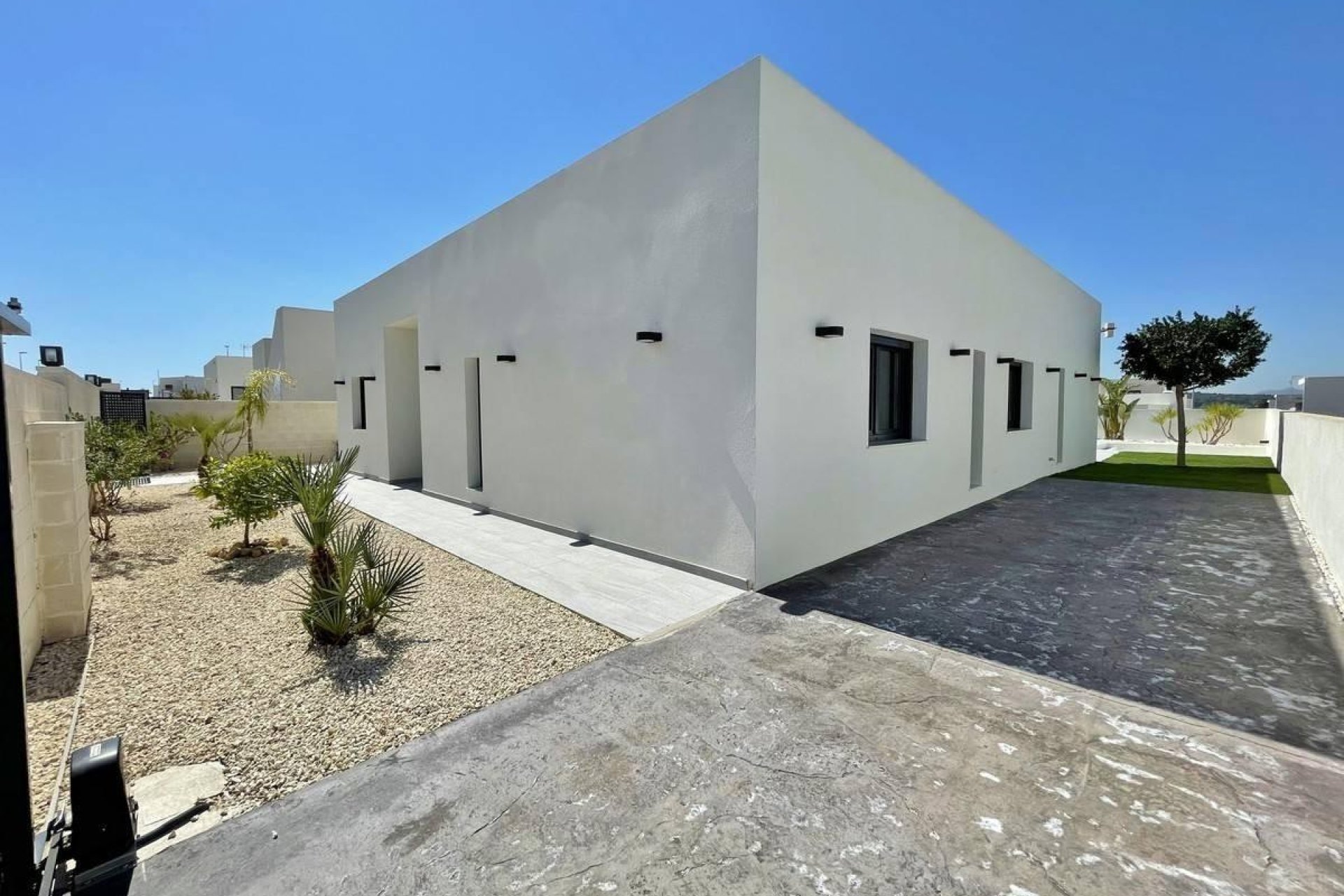 Obra nueva - Villa -
Rafal - polideportivo