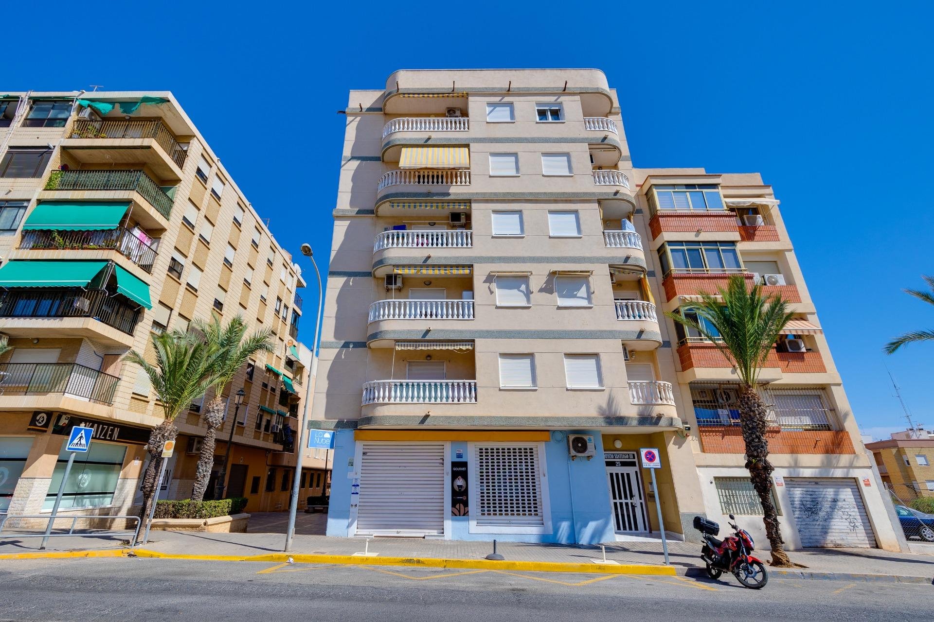 Resale - Apartment -
Guardamar del Segura - Pueblo