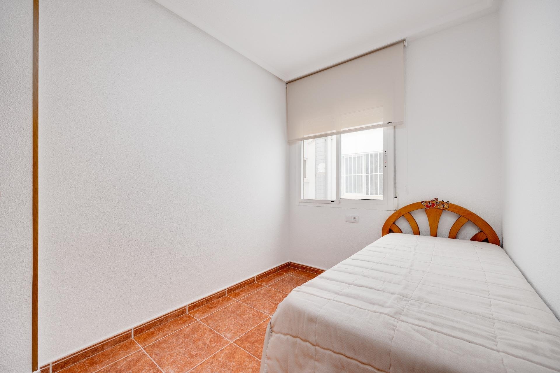 Resale - Apartment -
Guardamar del Segura - Pueblo