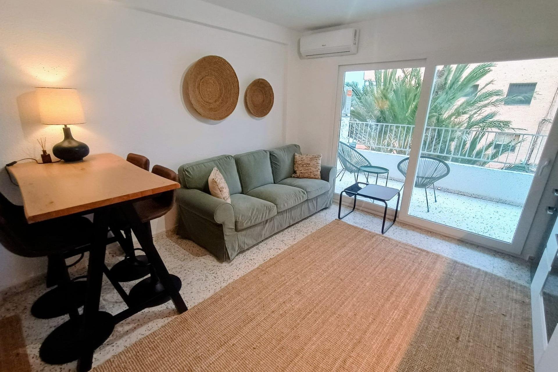 Resale - Apartment -
Guardamar del Segura - Urbanizaciones