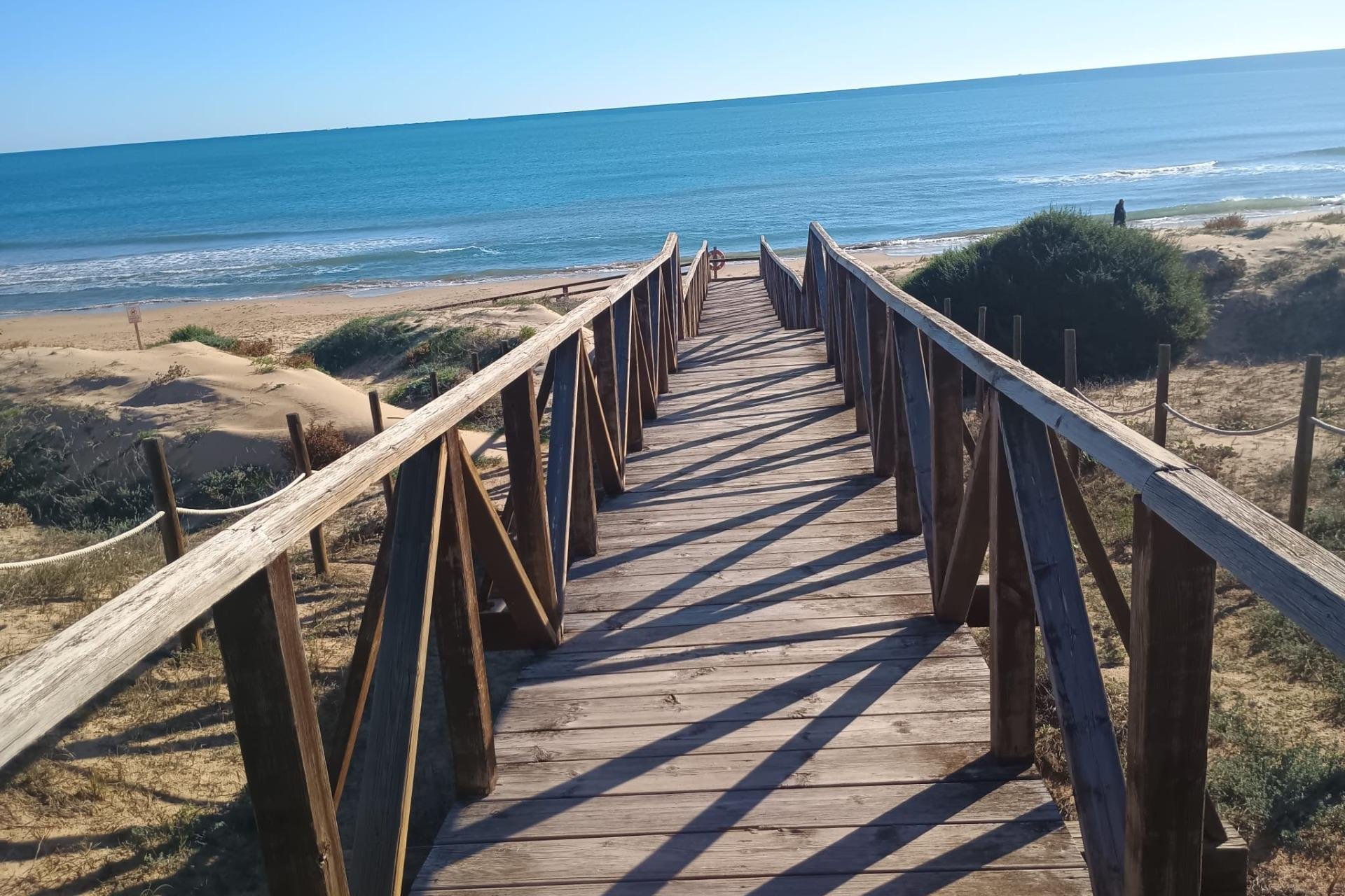 Resale - Apartment -
Guardamar del Segura - Urbanizaciones