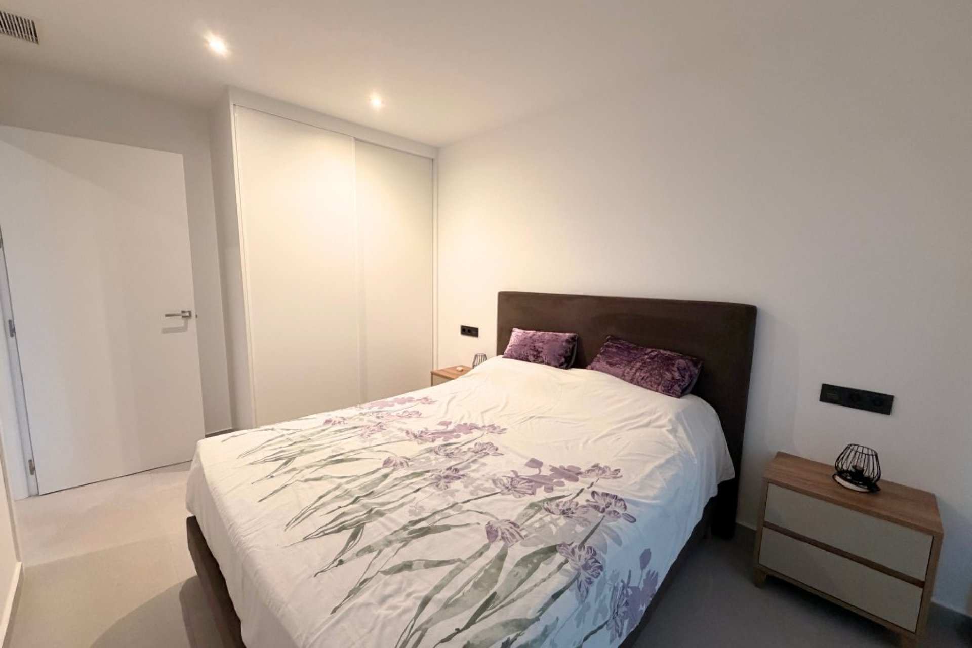 Resale - Apartment -
Lo Crispin - Inland