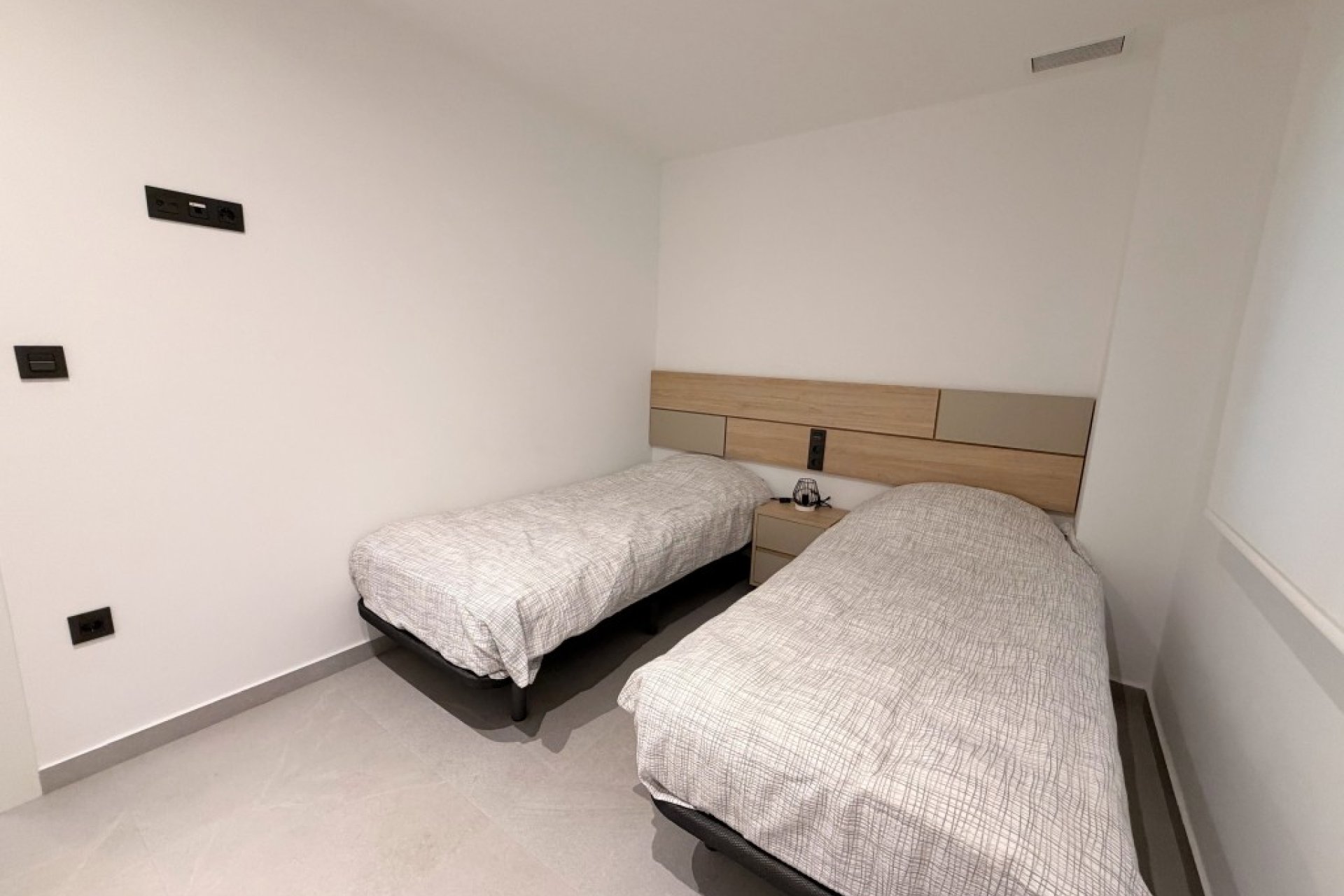 Resale - Apartment -
Lo Crispin - Inland