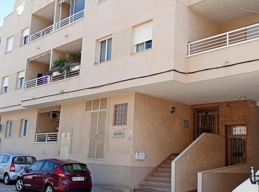 Resale - Apartment -
Los Montesinos - PUEBLO CENTRO