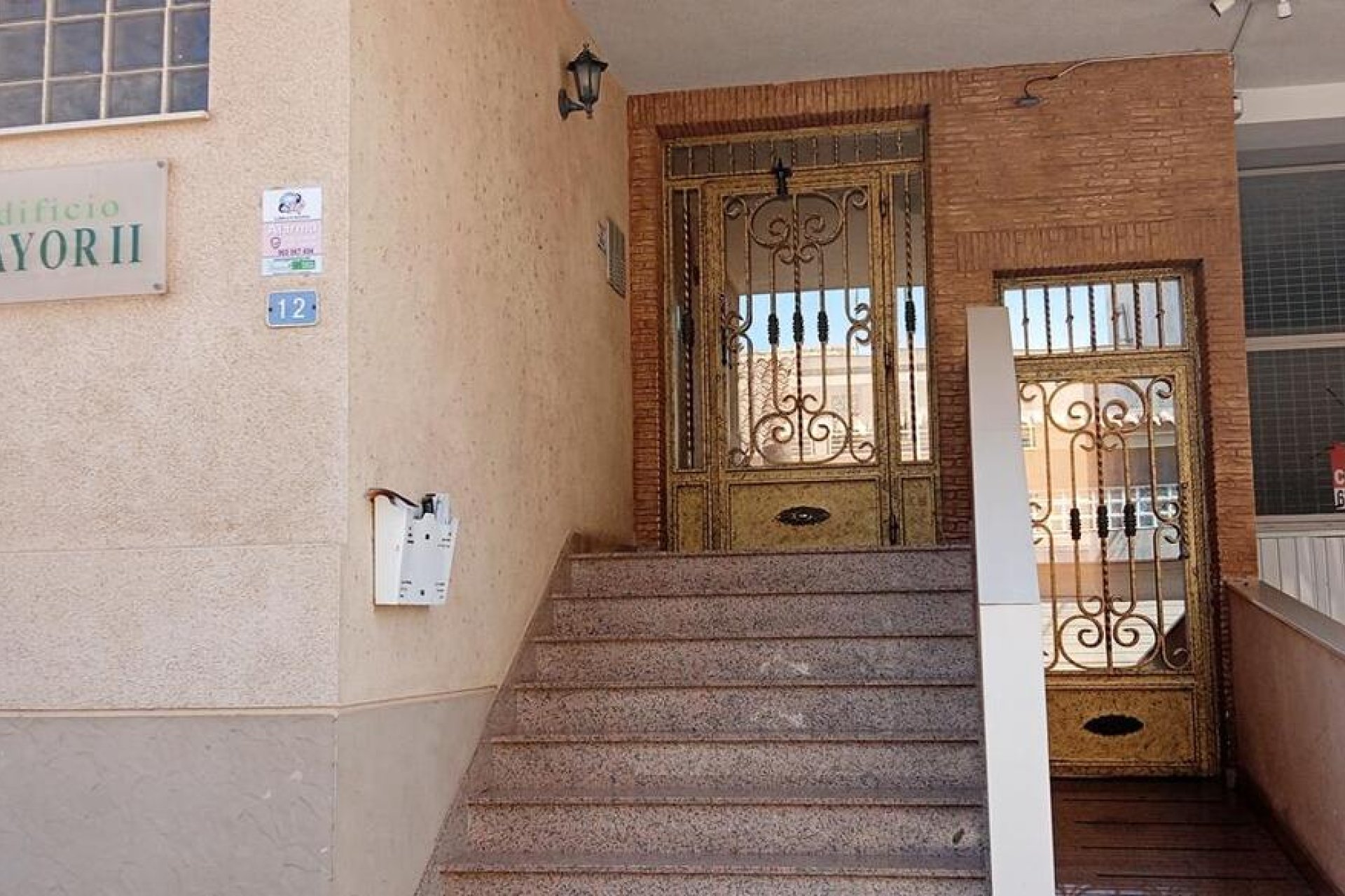 Resale - Apartment -
Los Montesinos - PUEBLO CENTRO