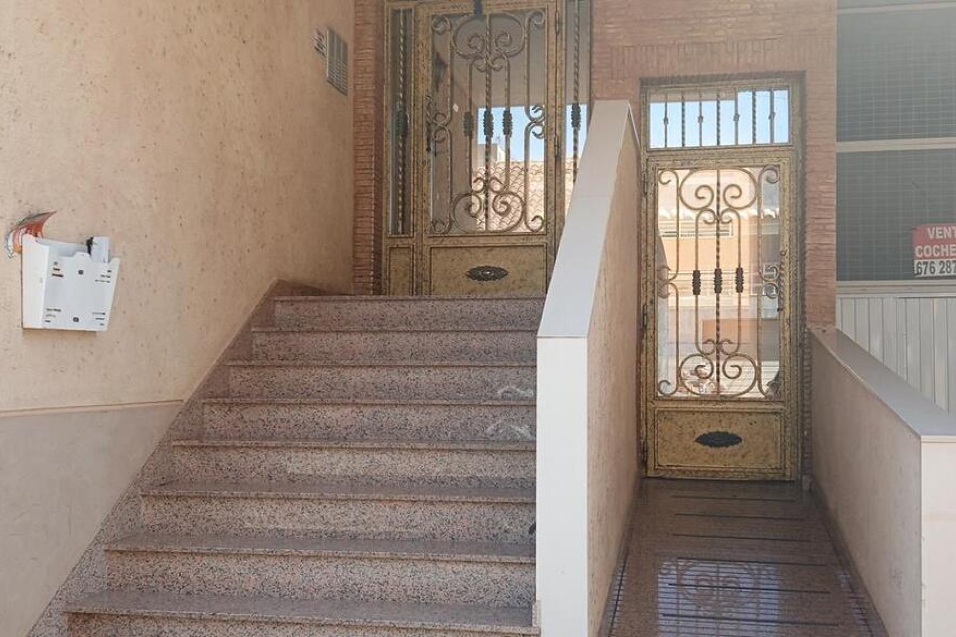 Resale - Apartment -
Los Montesinos - PUEBLO CENTRO