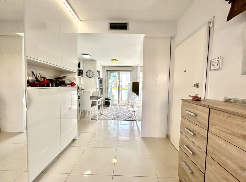 Resale - Apartment -
Punta Prima - Costa Blanca