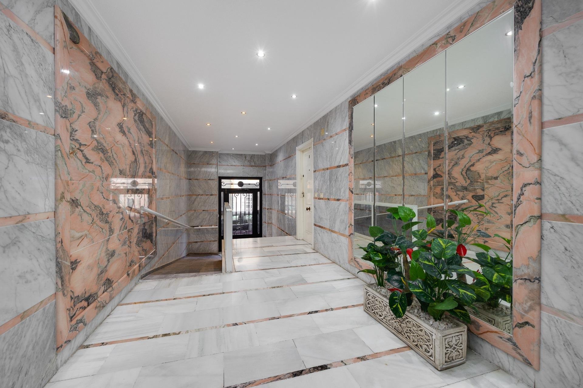 Resale - Apartment -
Torrevieja - Antonio Machado
