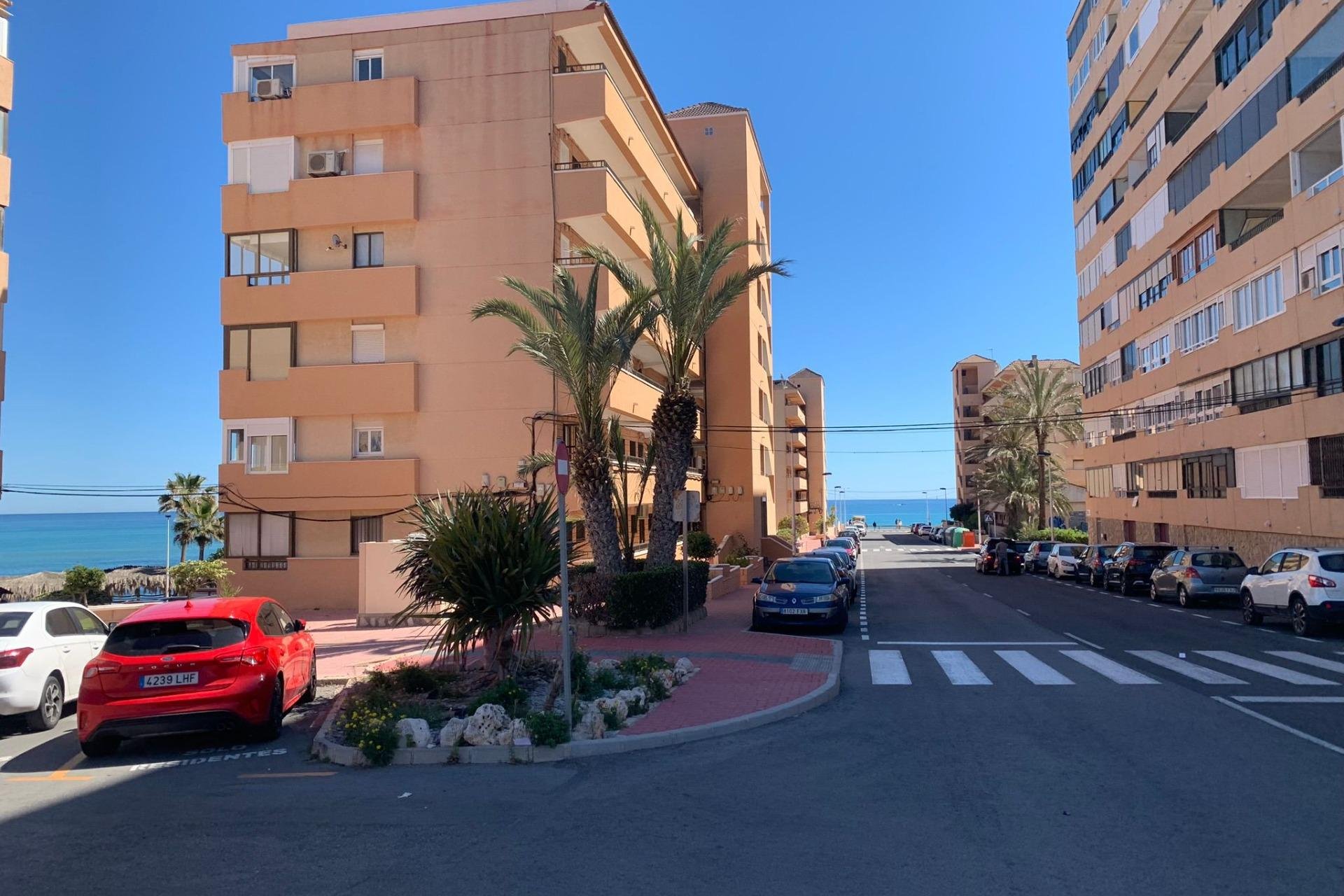 Resale - Apartment -
Torrevieja - Cabo Cervera