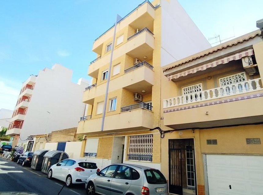 Resale - Apartment -
Torrevieja - CENTRO CASCO URBANO