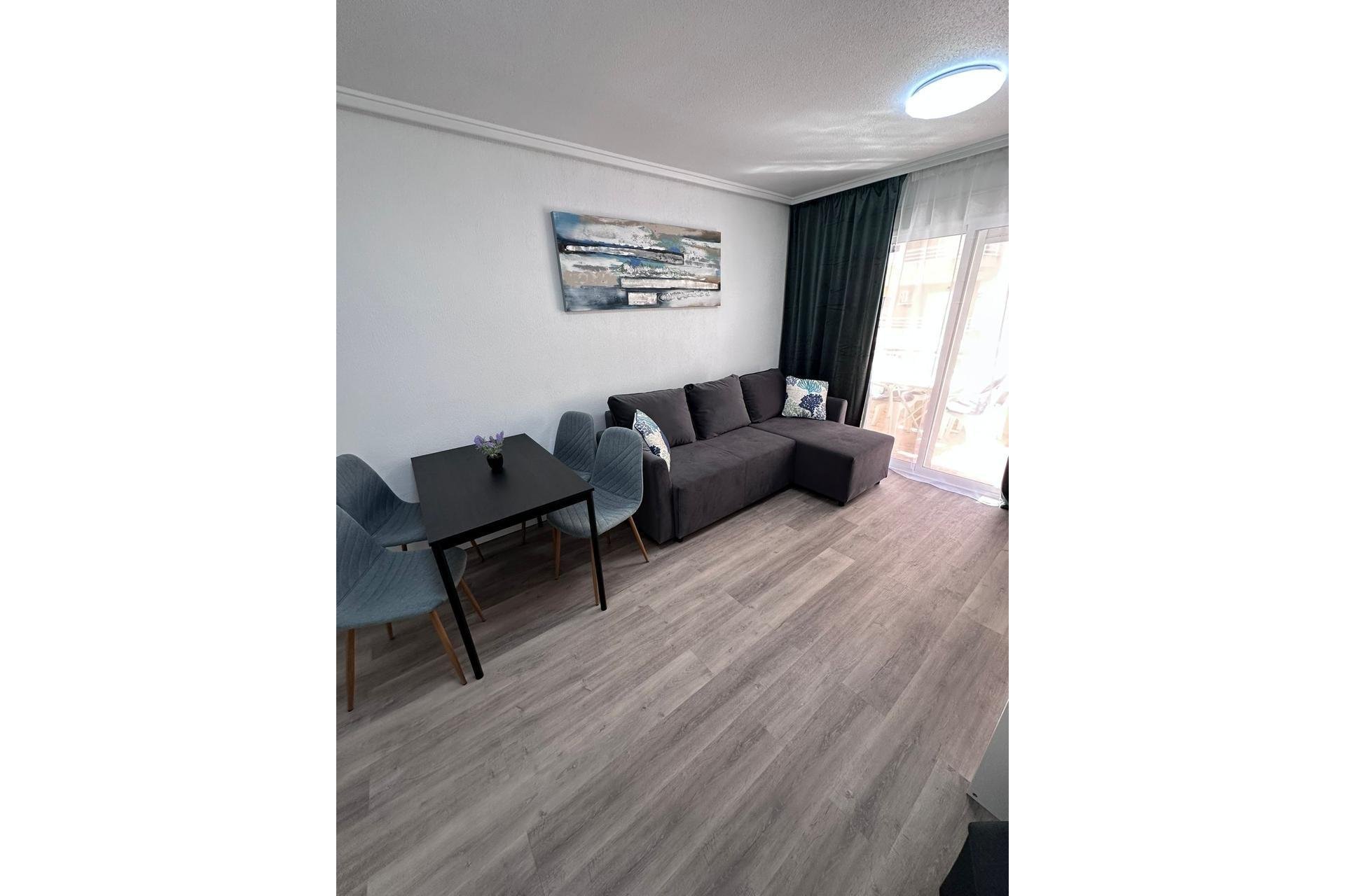 Resale - Apartment -
Torrevieja - Centro - Muelle Pesquero