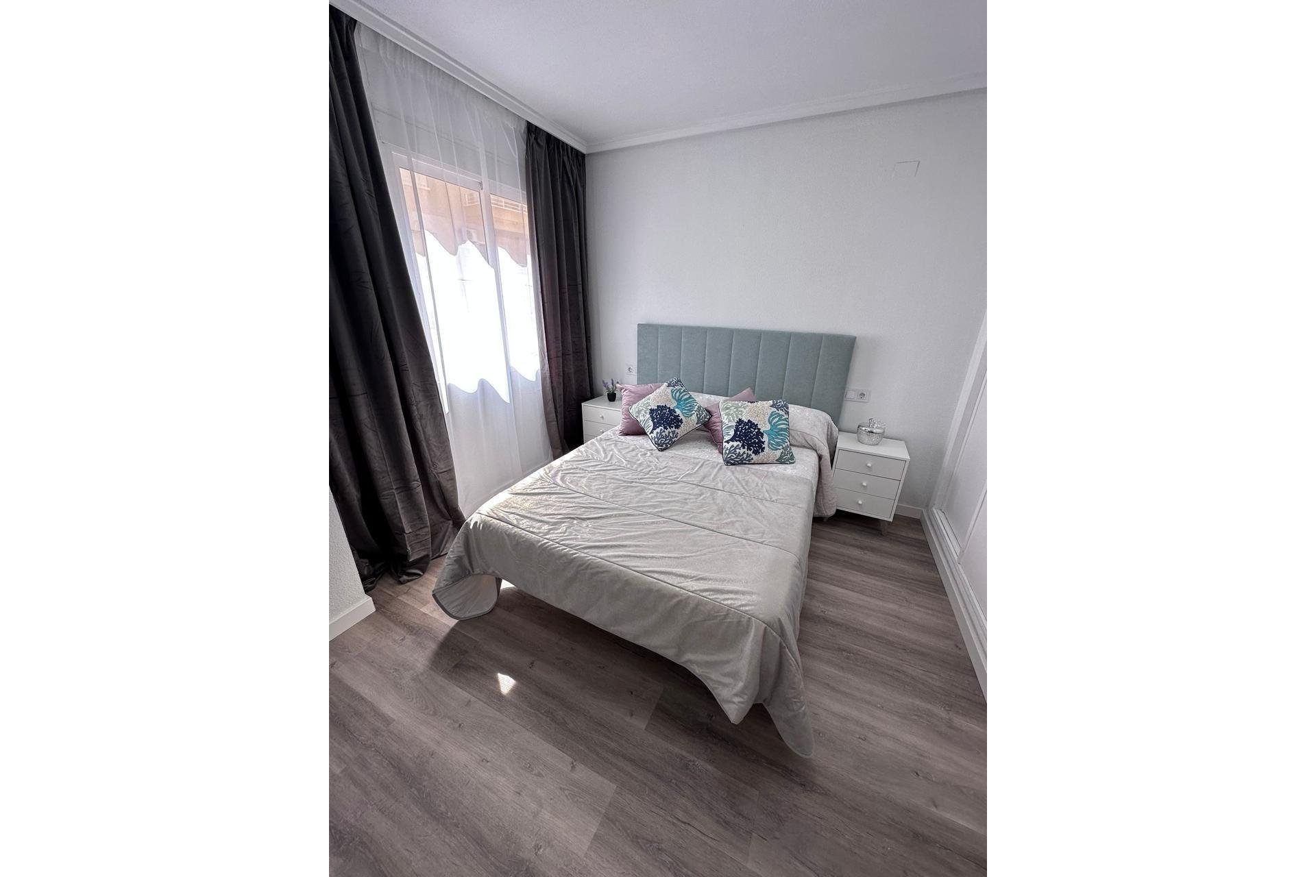 Resale - Apartment -
Torrevieja - Centro - Muelle Pesquero