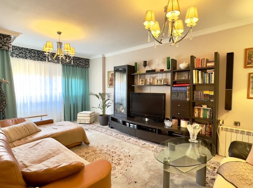 Resale - Apartment -
Torrevieja - Centro