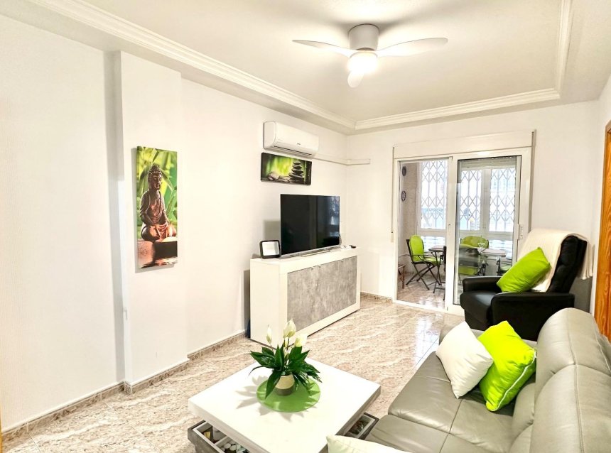 Resale - Apartment -
Torrevieja - Centro