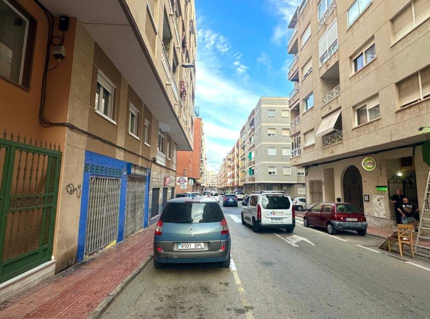 Resale - Apartment -
Torrevieja - Centro