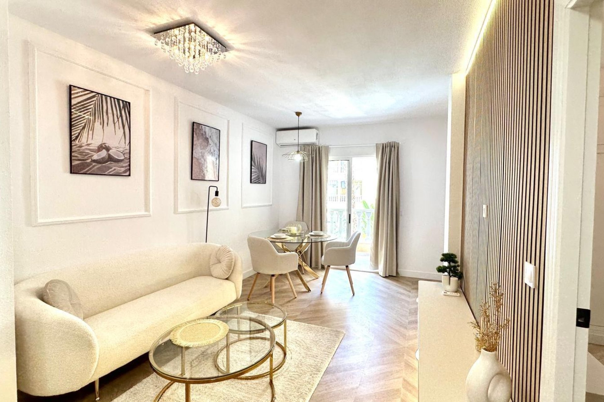 Resale - Apartment -
Torrevieja - Centro