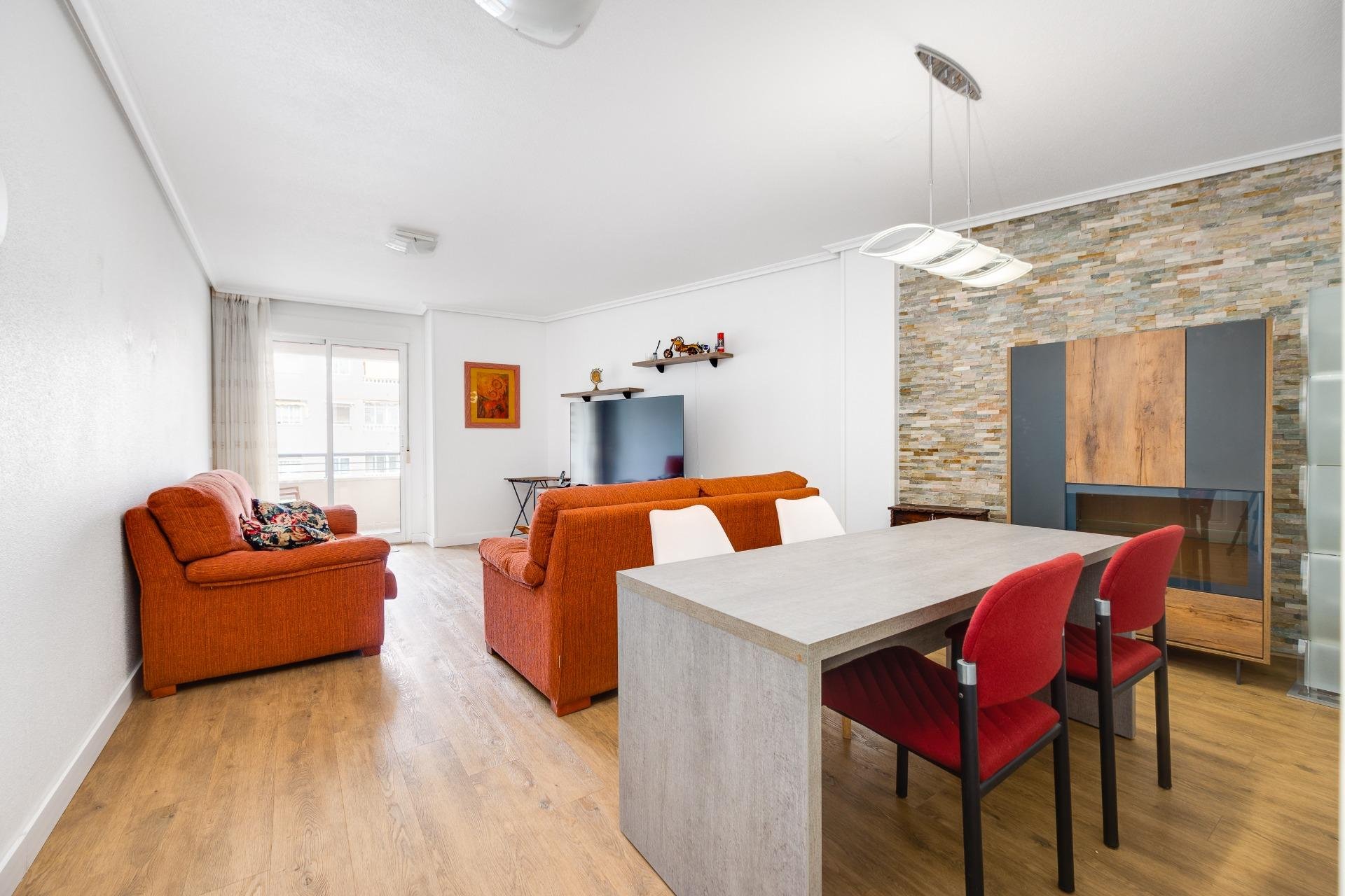 Resale - Apartment -
Torrevieja - Centro