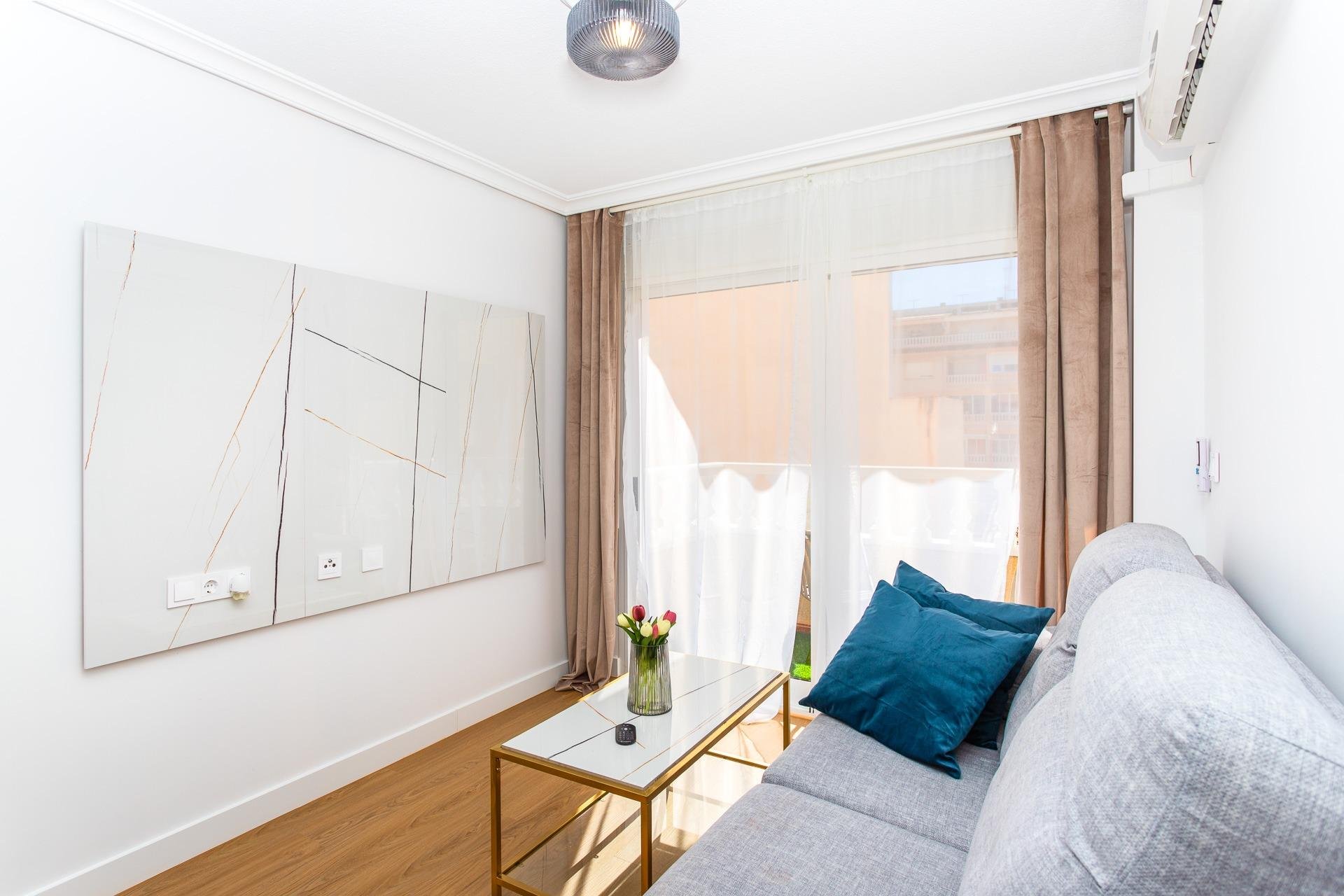 Resale - Apartment -
Torrevieja - Centro