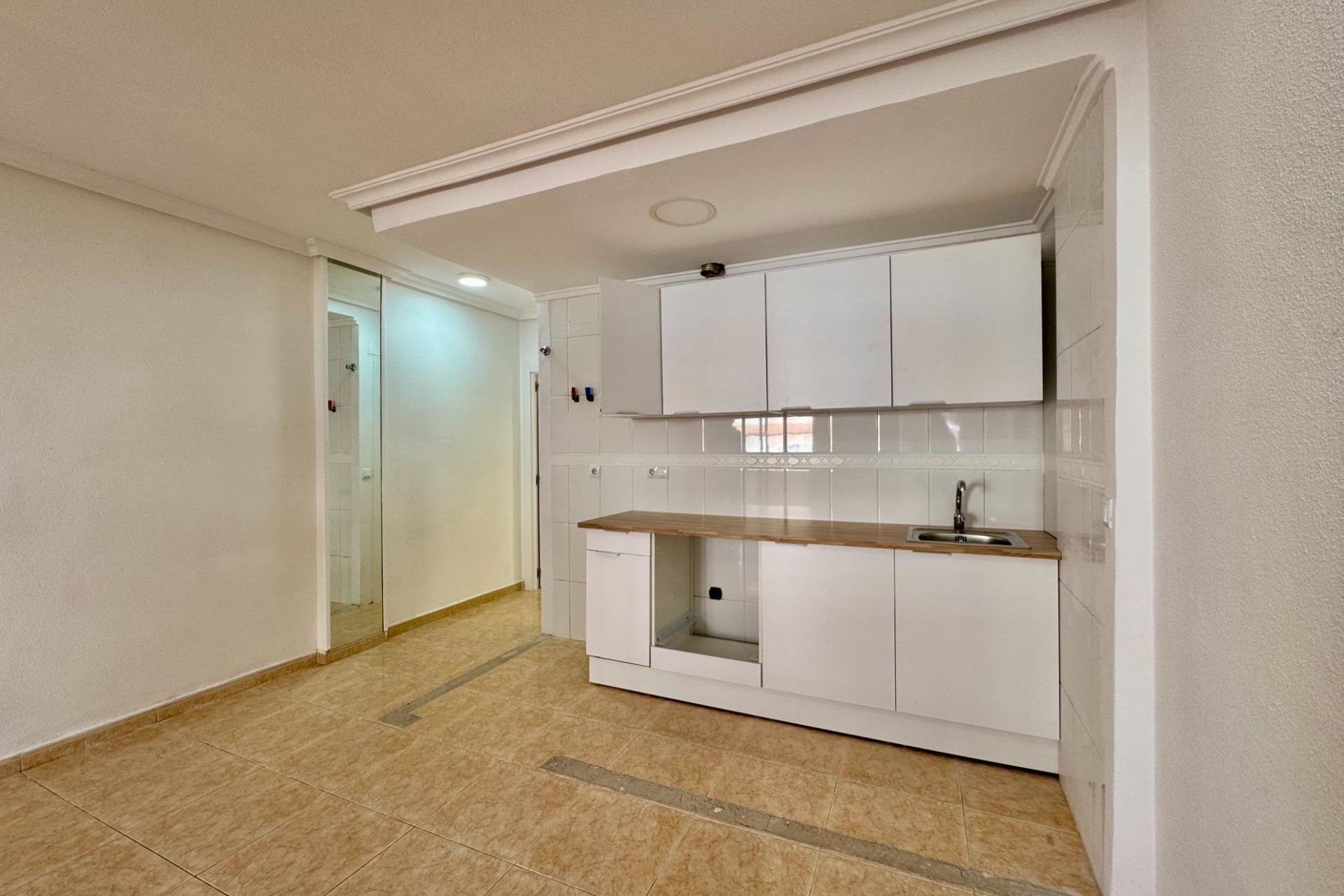 Resale - Apartment -
Torrevieja - Centro
