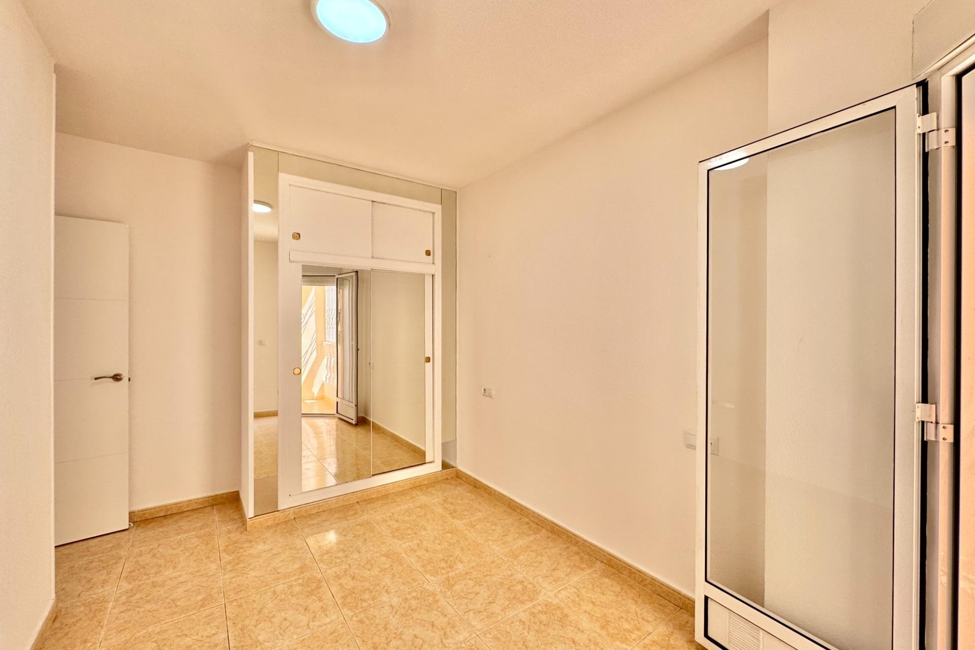 Resale - Apartment -
Torrevieja - Centro