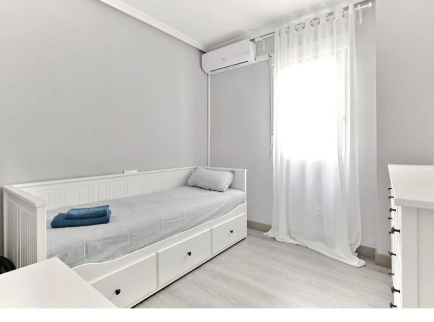 Resale - Apartment -
Torrevieja - Centro