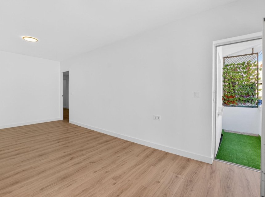 Resale - Apartment -
Torrevieja - Centro