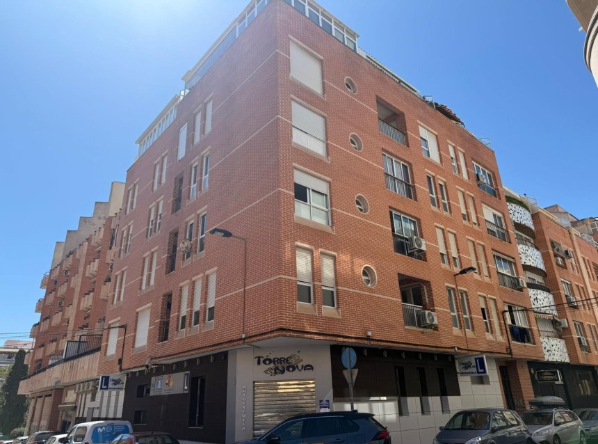 Resale - Apartment -
Torrevieja - Centro