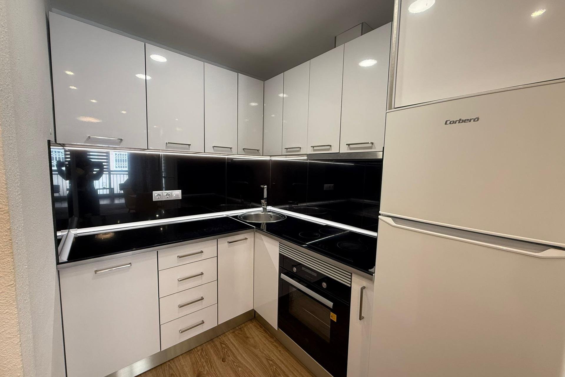 Resale - Apartment -
Torrevieja - Centro