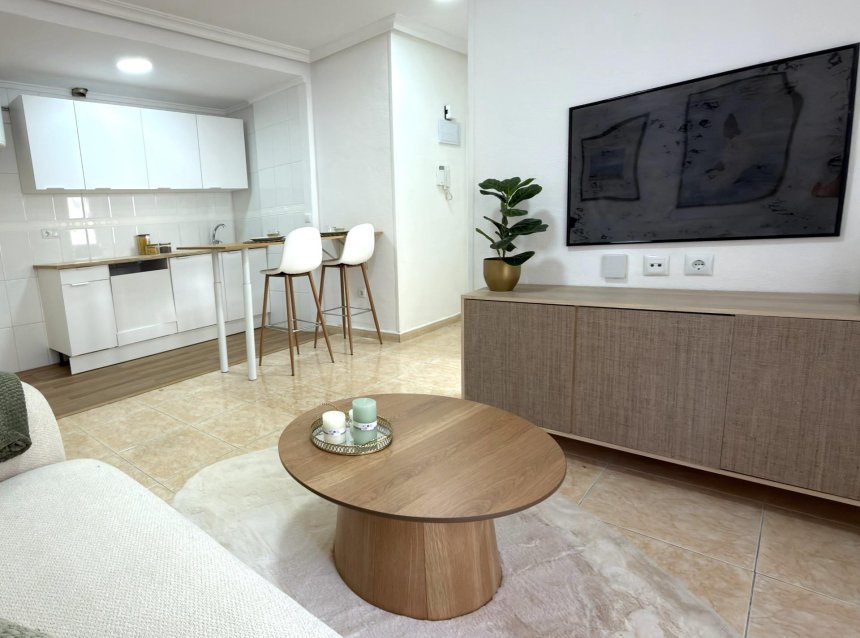Resale - Apartment -
Torrevieja - Centro