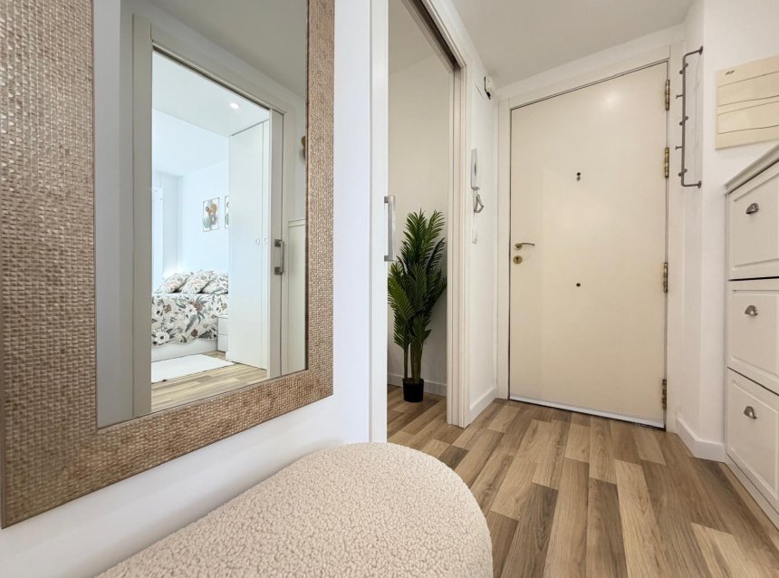 Resale - Apartment -
Torrevieja - Centro