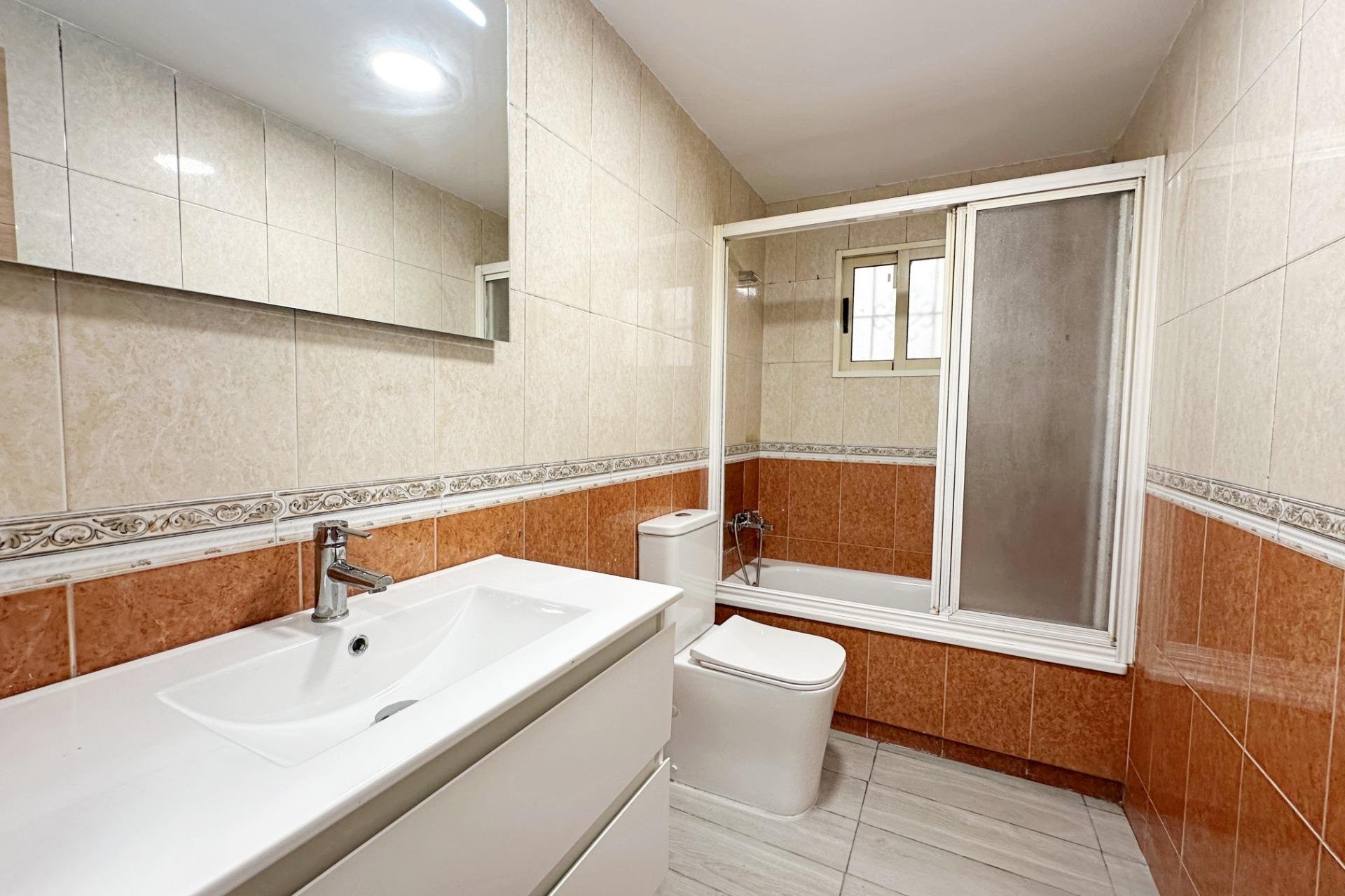 Resale - Apartment -
Torrevieja - Centro