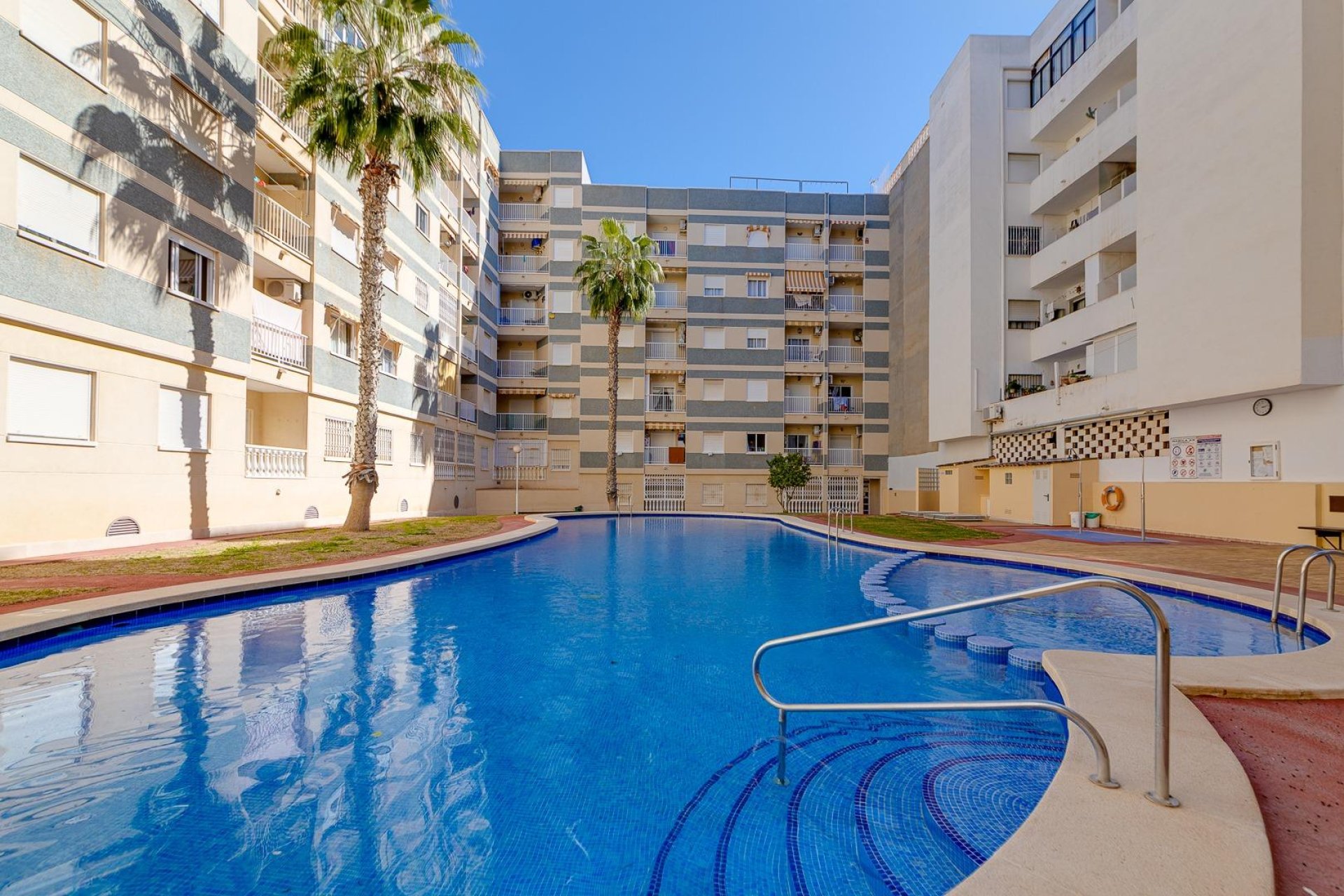 Resale - Apartment -
Torrevieja - Centro