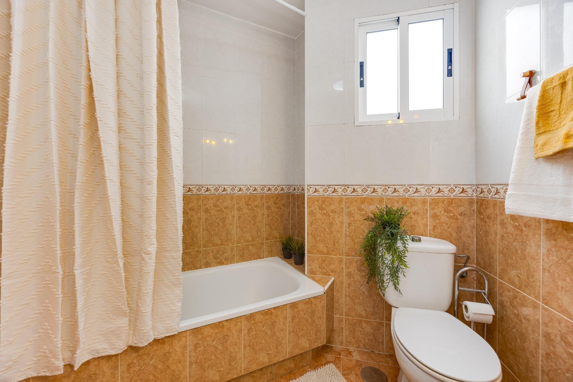 Resale - Apartment -
Torrevieja - Centro