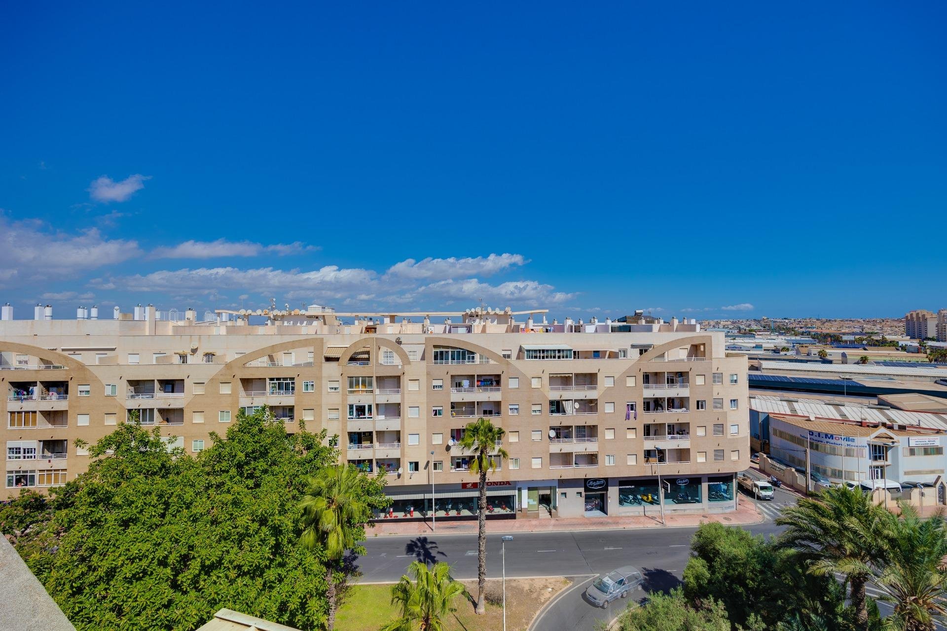 Resale - Apartment -
Torrevieja - Centro