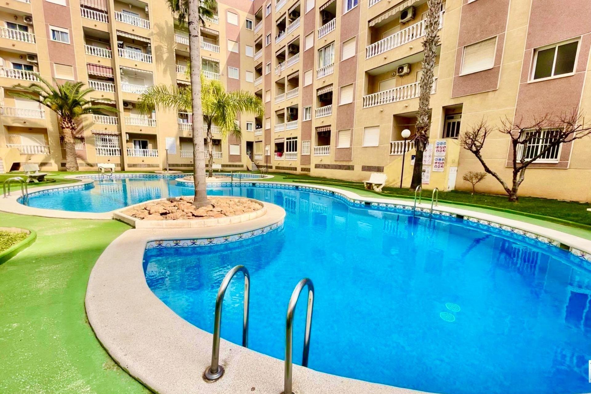 Resale - Apartment -
Torrevieja - Centro