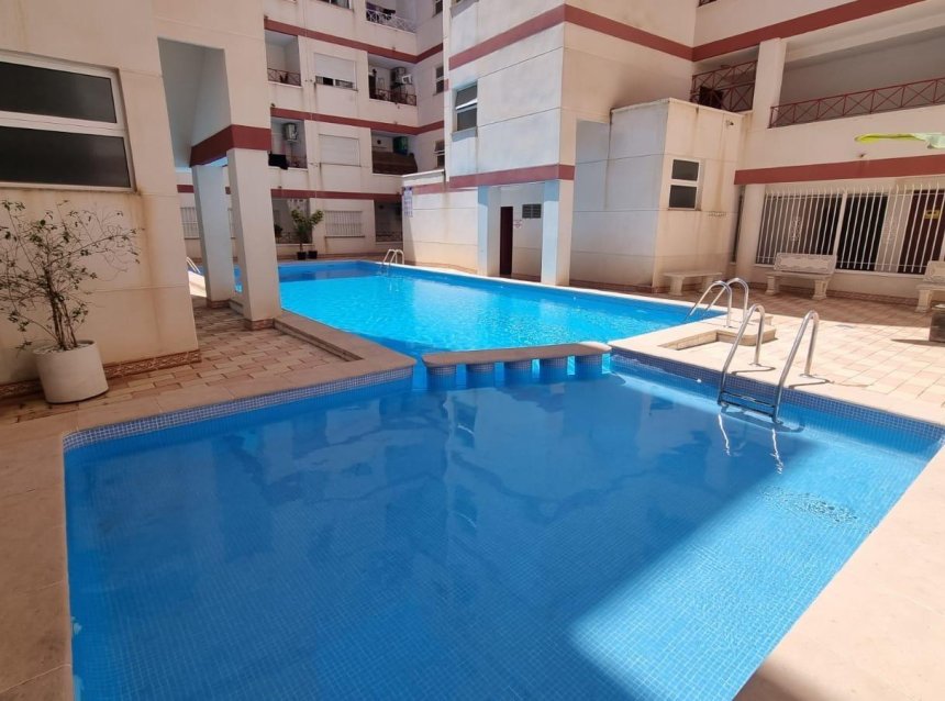 Resale - Apartment -
Torrevieja - Centro