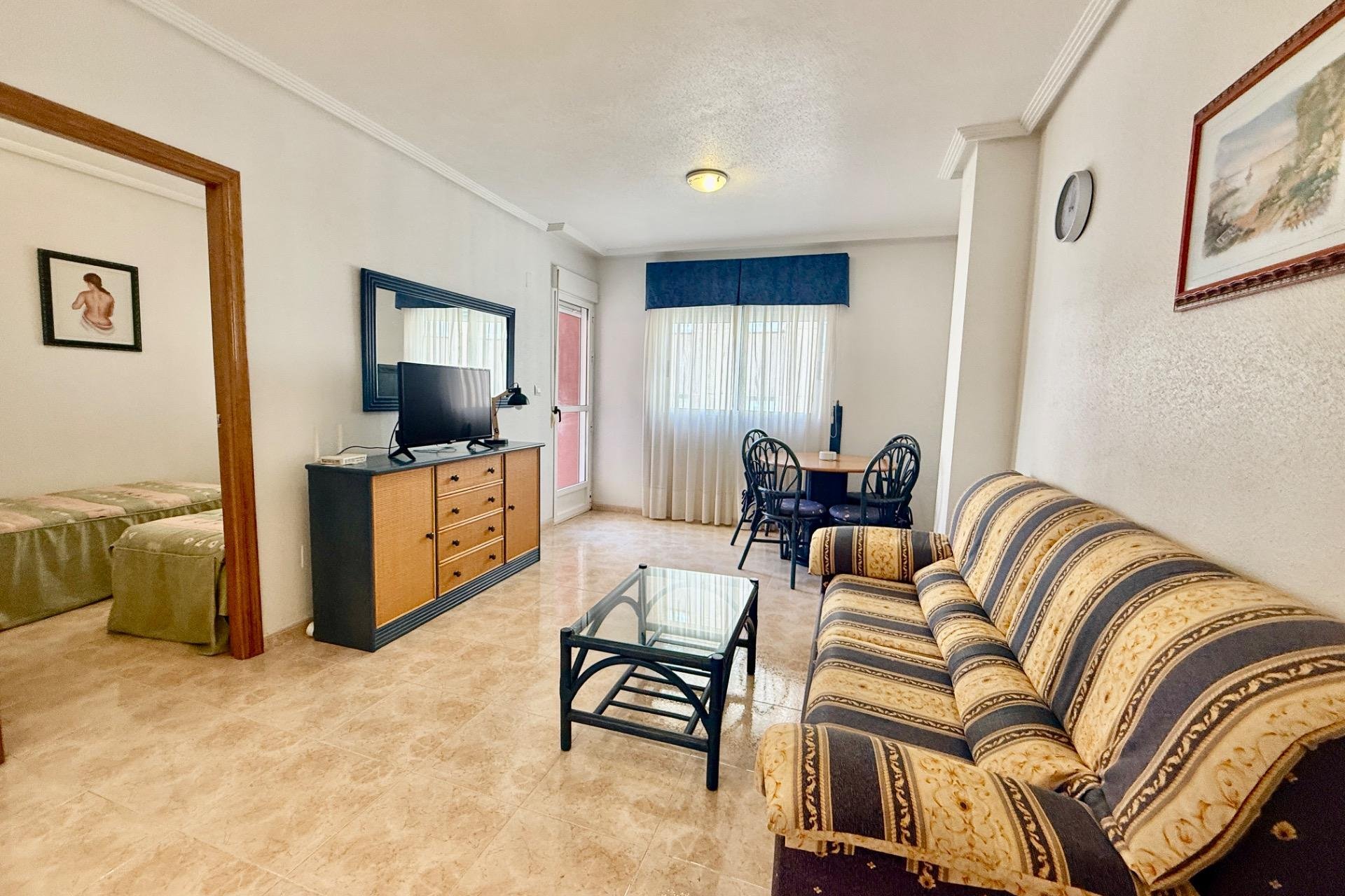 Resale - Apartment -
Torrevieja - Centro