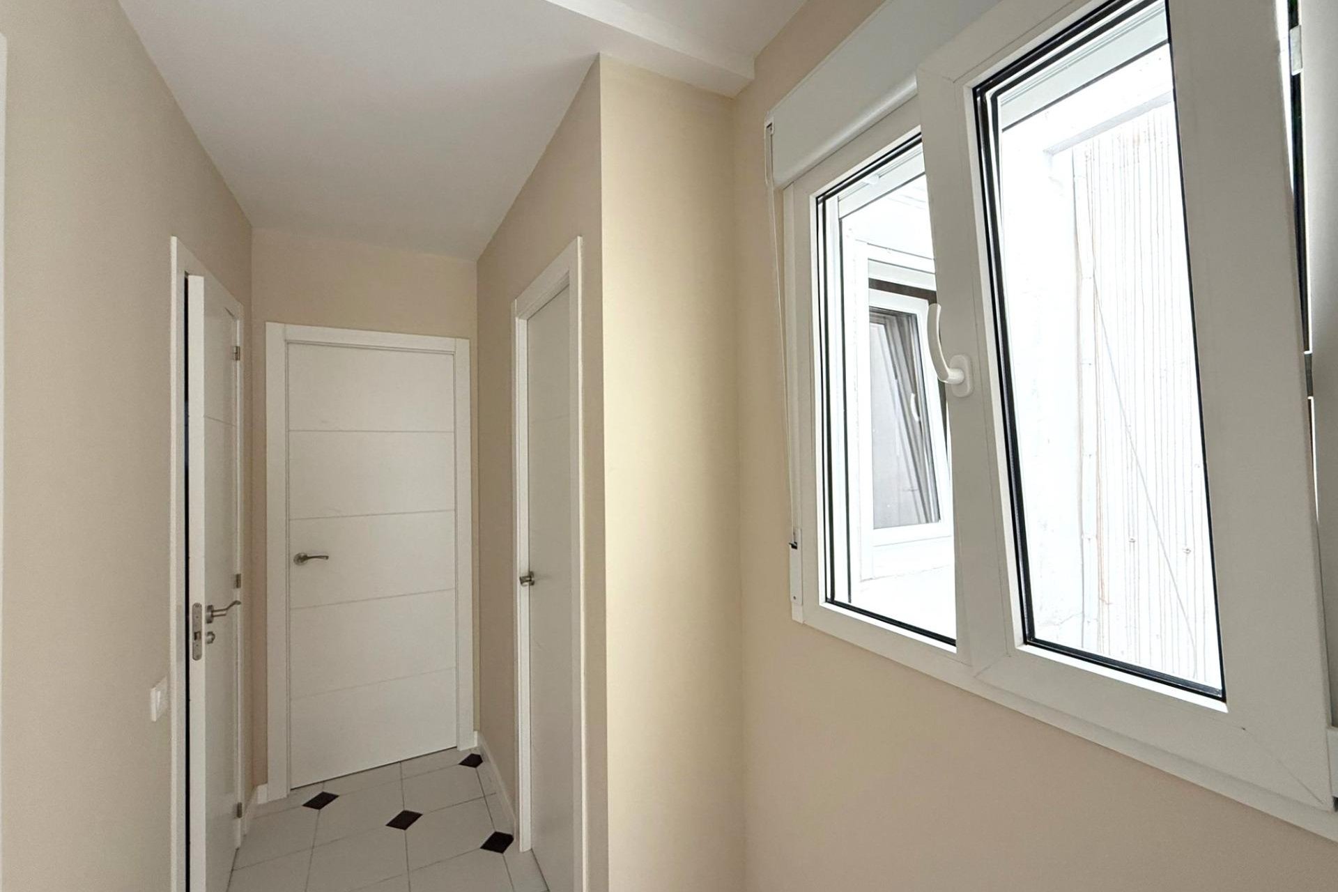 Resale - Apartment -
Torrevieja - Centro