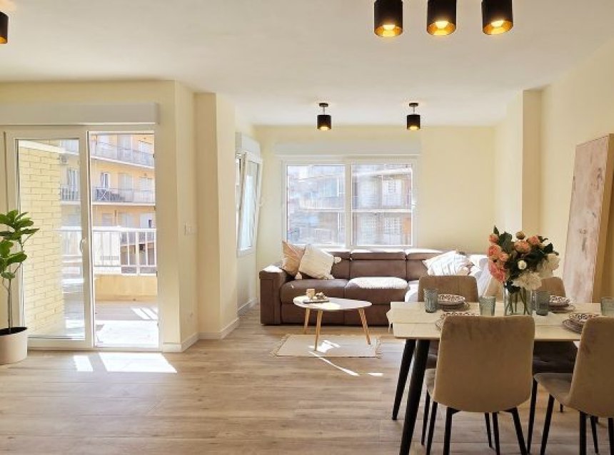 Resale - Apartment -
Torrevieja - Centro