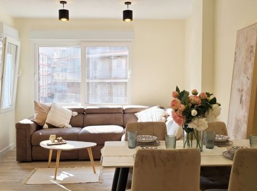 Resale - Apartment -
Torrevieja - Centro