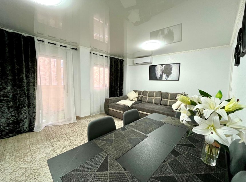 Resale - Apartment -
Torrevieja - Costa Blanca