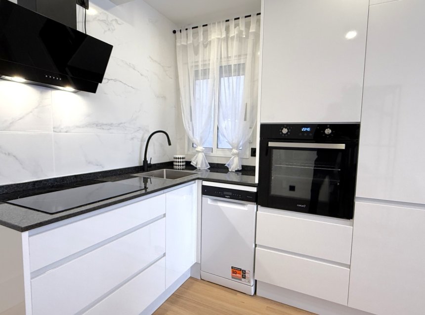 Resale - Apartment -
Torrevieja - Costa Blanca