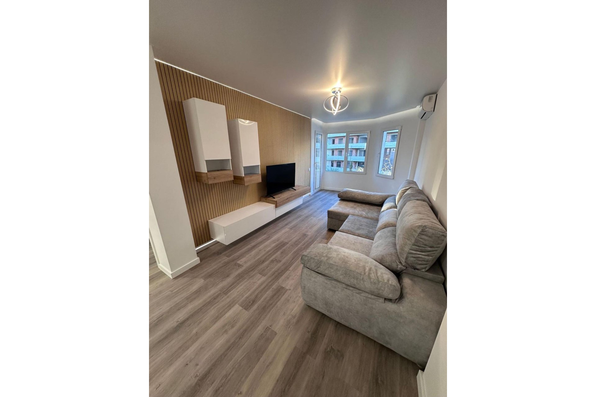 Resale - Apartment -
Torrevieja - Estacion De Autobuses