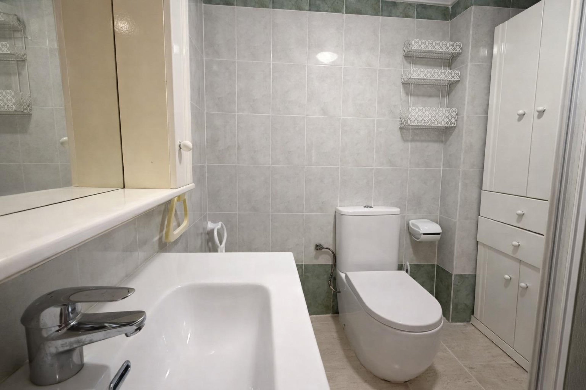 Resale - Apartment -
Torrevieja - Habaneras