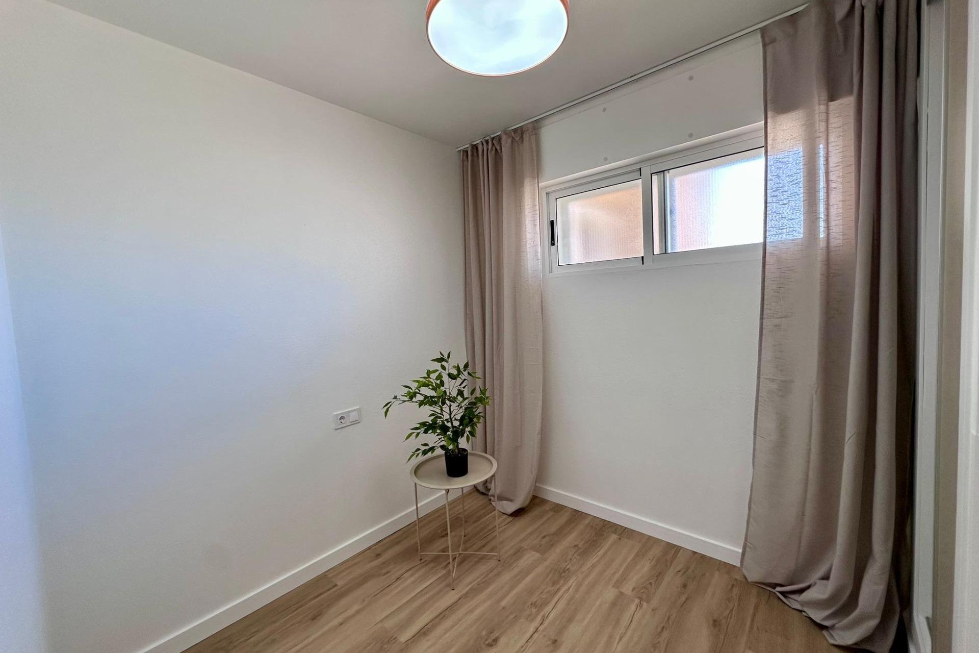 Resale - Apartment -
Torrevieja - Habaneras